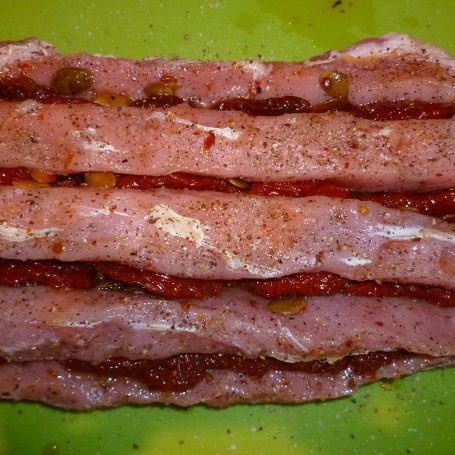 Krok 4 - Schab z suszonymi pomidorami i pestkami dyni z rękawa foto