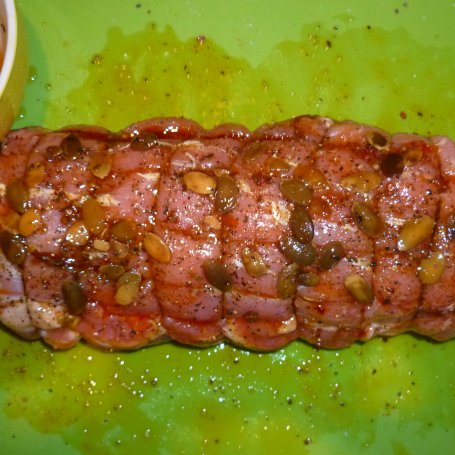 Krok 5 - Schab z suszonymi pomidorami i pestkami dyni z rękawa foto
