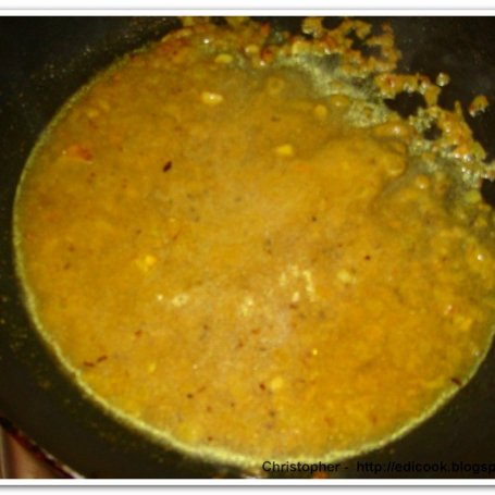 Krok 8 - Schab ze śliwką w sosie curry. foto