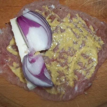 Krok 2 - Schabowe roladki z gorgonzolą i sosem miodowo-musztardowym foto