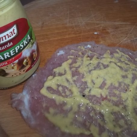 Krok 1 - Schabowe roladki z gorgonzolą i sosem miodowo-musztardowym foto
