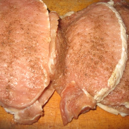 Krok 2 - Schabowe zapiekane z serem i pieczarkami foto
