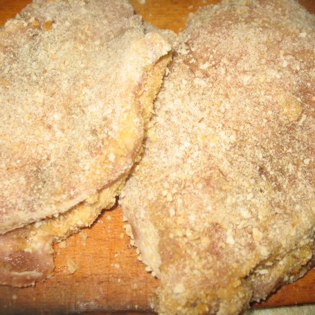 Krok 3 - Schabowe zapiekane z serem i pieczarkami foto