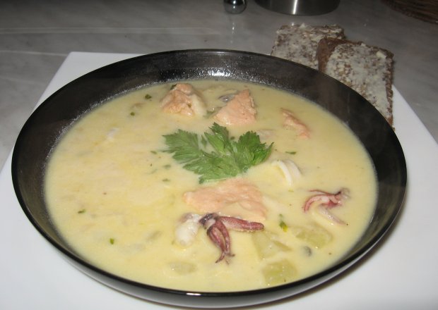 Fotografia przedstawiająca Seafood Chowder - zupa owoce morza