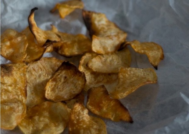 Fotografia przedstawiająca Selerowe chipsy