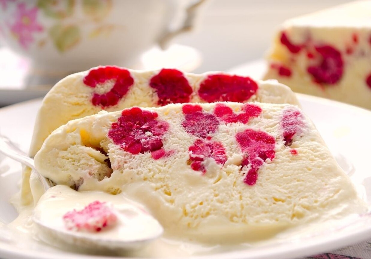 Semifreddo z malinami foto