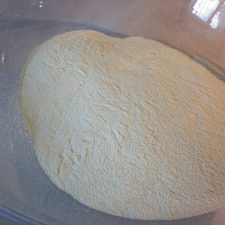 Krok 1 - Semolinowy chlebek na kwaśnym kozim mleku. foto