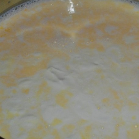 Krok 2 - Ser a'la kaukaski - z mleka, jajek i śmietany foto
