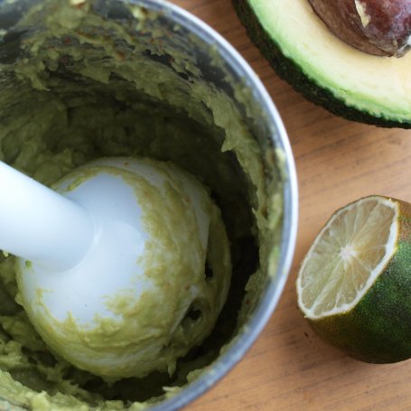 Krok 3 - Ser grillowany z guacamole i krewetkami foto