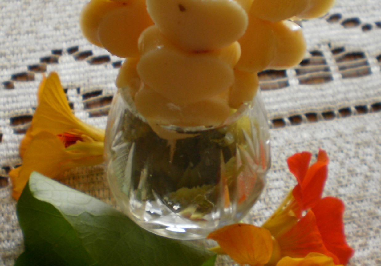 Ser żółty w aromatyzowanym oleju : foto