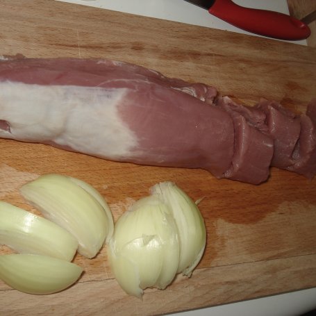 Krok 1 - Serduszka mięsne z polędwiczki wieprzowej w panierce z pestek dyni -zaserwowane z sosem żurawinowym :) foto