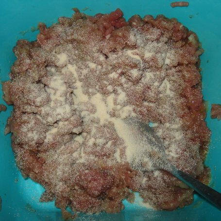 Krok 4 - Serduszka mięsne z polędwiczki wieprzowej w panierce z pestek dyni -zaserwowane z sosem żurawinowym :) foto