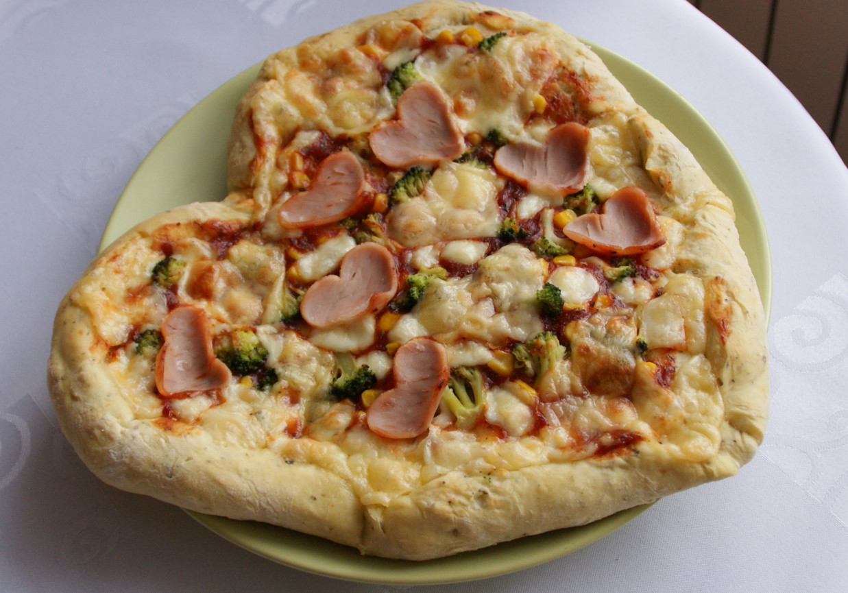 serduszkowa pizza  foto