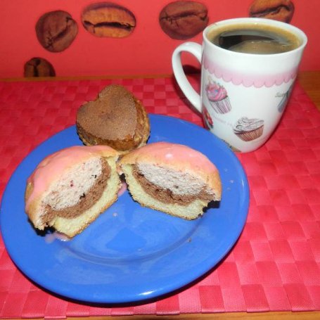 Krok 3 - Serduszkowe muffiny w trzech kolorach z różowym lukrem. foto