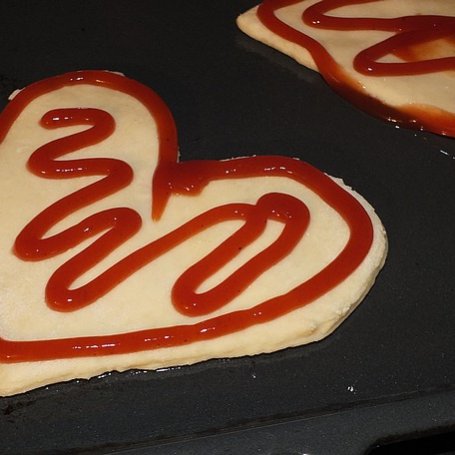 Krok 2 - Serduszkowe pizzerinki na Walentynki foto
