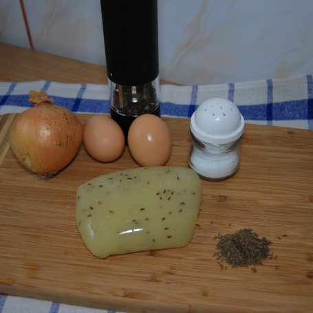 Krok 1 - Serek topiony z kminkiem na ciepło foto