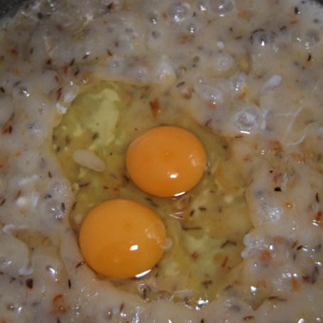 Krok 4 - Serek topiony z kminkiem na ciepło foto