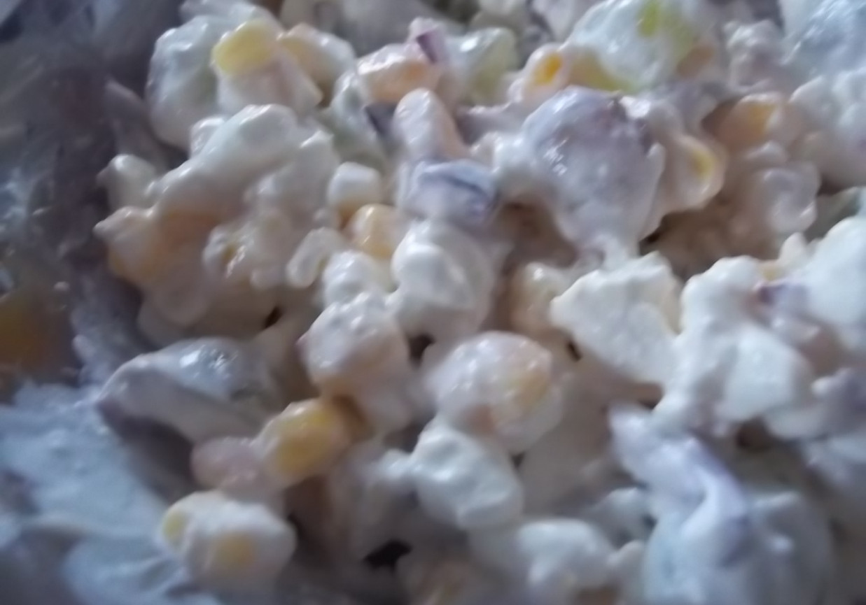 Serek wiejski z winogronami foto