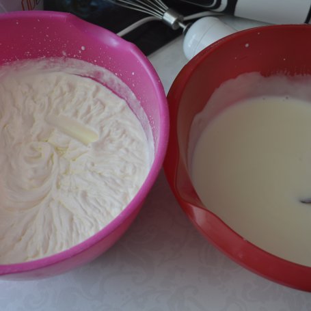 Krok 3 - Serniczek jogurtowo-truskawkowy foto