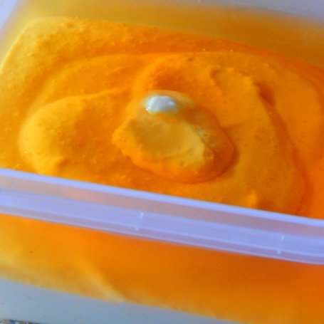 Krok 6 - Serniczek na zimno o smaku mango foto