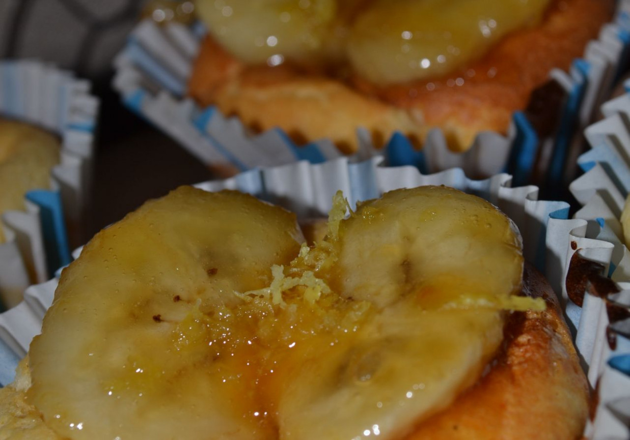 serniczki z karmelizowanym bananem foto