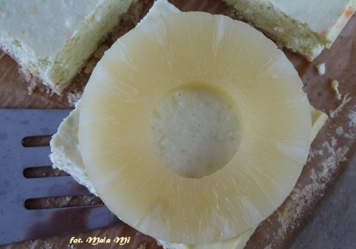 Sernik ananasowy z kokosową nutą foto