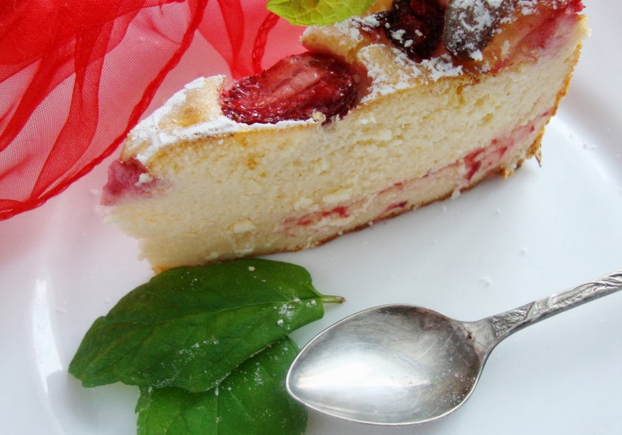 Sernik dietetyczny z truskawkami - bezglutenowy foto