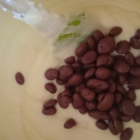 Krok 3 - Sernik gotowany z rodzynkami w czekoladzie i polewą z nutą kawy foto