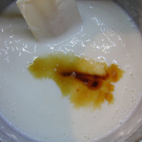Krok 3 - Sernik jogurtowy z truskawkami foto
