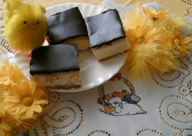Fotografia przedstawiająca Sernik na ciastkach.