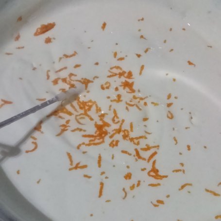 Krok 2 - sernik na jogurtach greckich z musem dyniowo-pomarańczowym foto