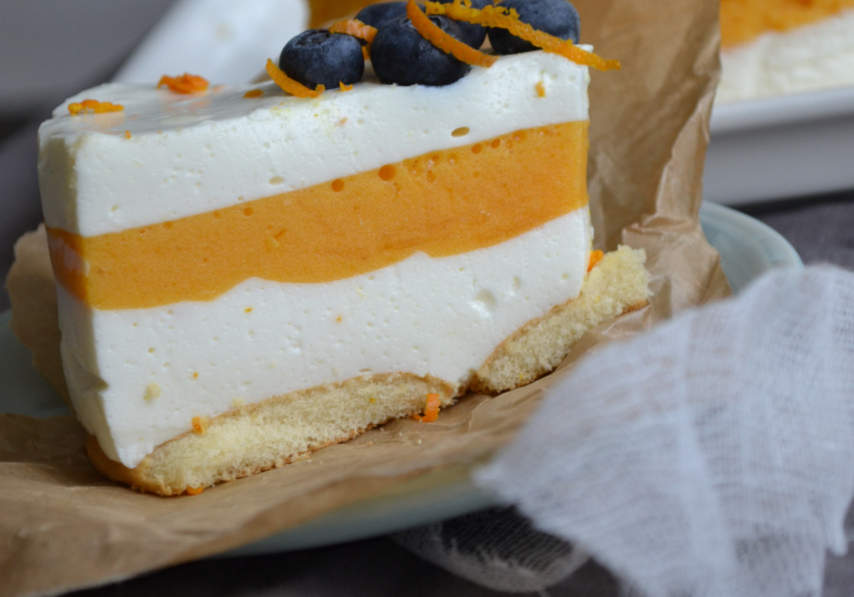 sernik na jogurtach greckich z musem dyniowo-pomarańczowym foto