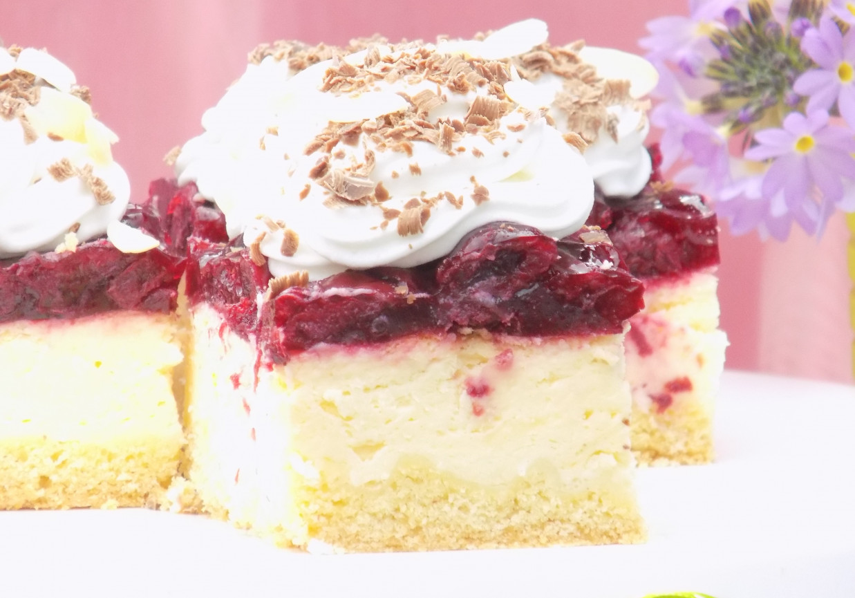 śmietanowiec Na Cieście Kruchym Z Wiśniami www.doradcasmaku.pl