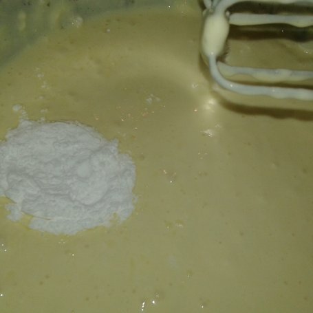 Krok 3 - Sernik na spodzie z ciasteczek amaretto foto