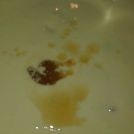 Krok 5 - Sernik na spodzie z ciasteczek amaretto foto