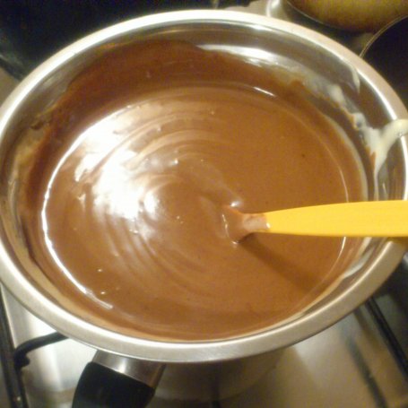 Krok 2 - Sernik na zimno z masłem orzechowym i czekoladową pianką  foto