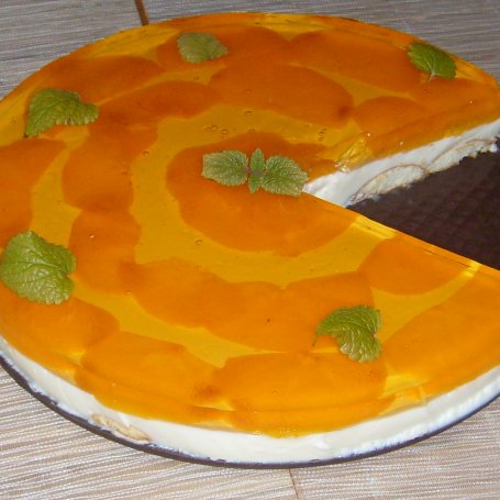 Krok 5 - SERNIK NA ZIMNO Z MORELOWĄ GALARETKĄ I OWOCEM KAKI foto