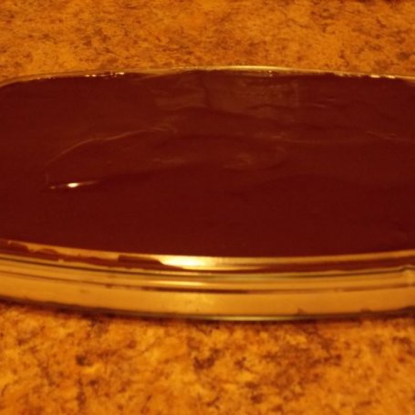 Krok 8 - Sernik na zimno z polewą czekoladową foto
