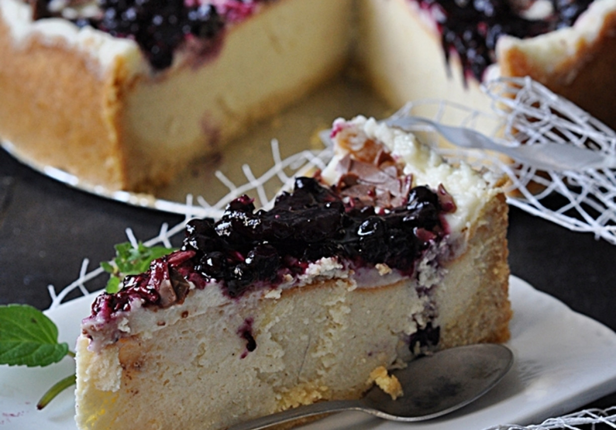 Sernik nowojorski z frużeliną jagodową foto