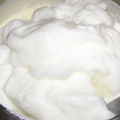 Krok 3 - Sernik twarogowo-jogurtowy z wiśniami foto