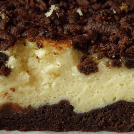 Krok 3 - Sernik waniliowy z czekoladowym ciastem foto