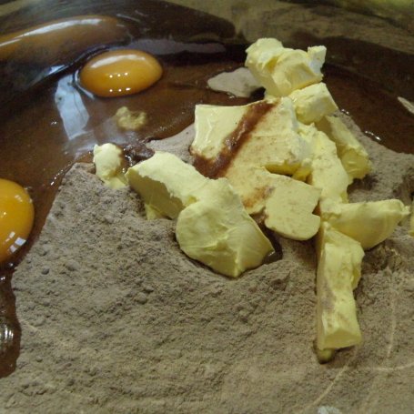 Krok 1 - Sernik waniliowy z czekoladowym ciastem foto