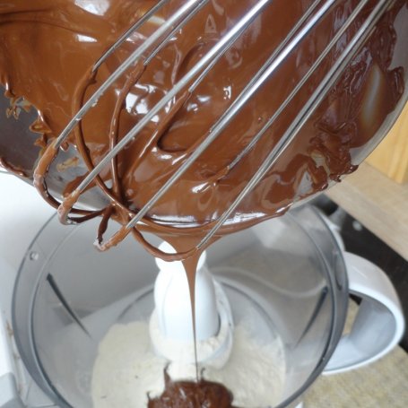 Krok 4 - Sernik z czekoladowym kruchym spodem z rabarbarem i marschmallow foto