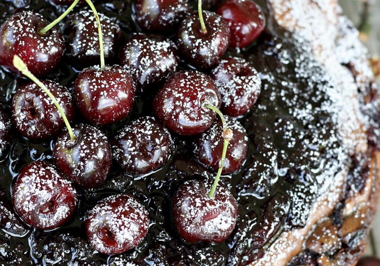 Sernik z czereśniami i nutką pomarańczy i kardamonu foto