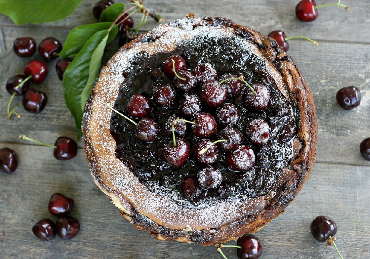 Sernik z czereśniami i nutką pomarańczy i kardamonu foto