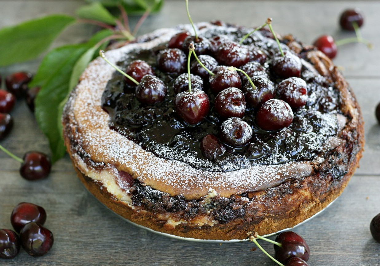 Sernik z czereśniami i nutką pomarańczy i kardamonu foto