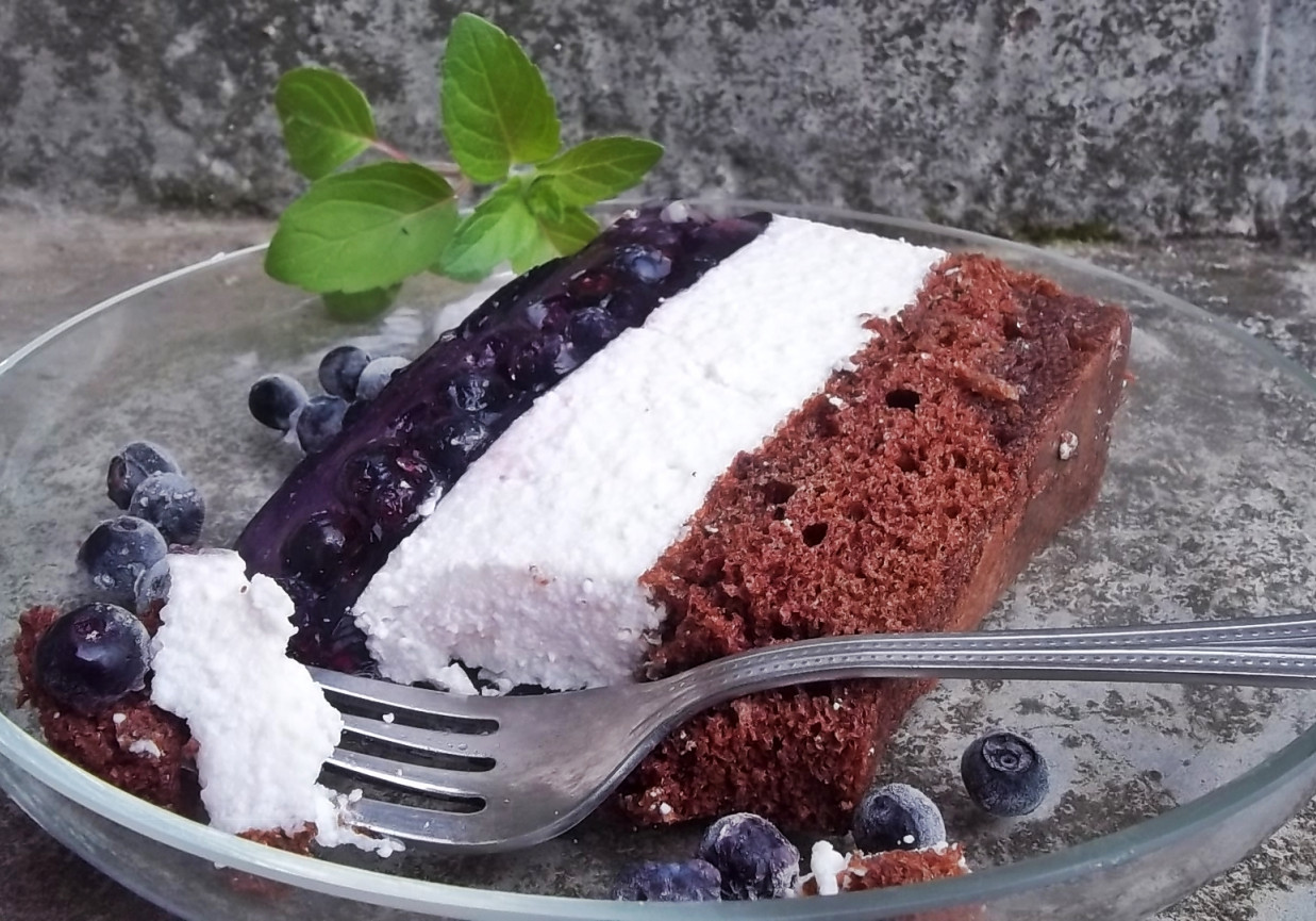 Sernik z jagodami foto