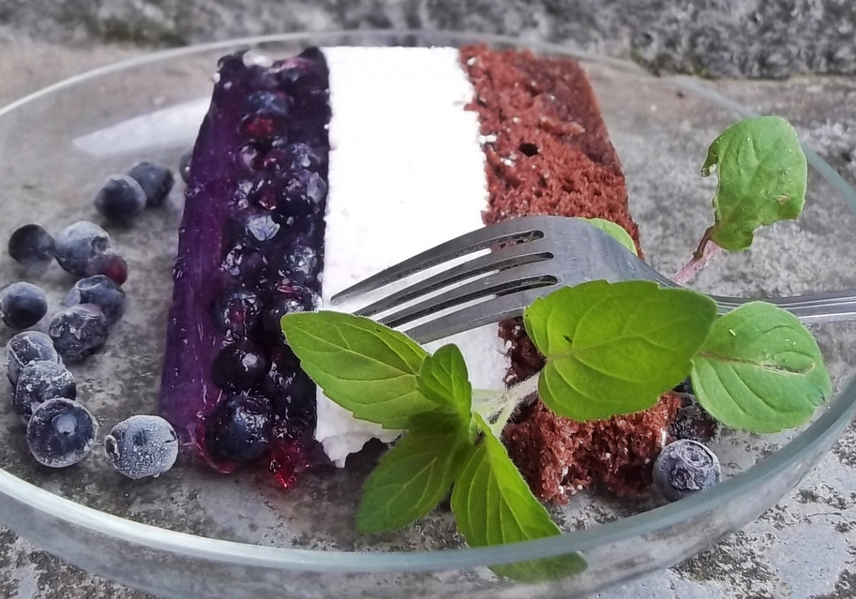 Sernik z jagodami foto