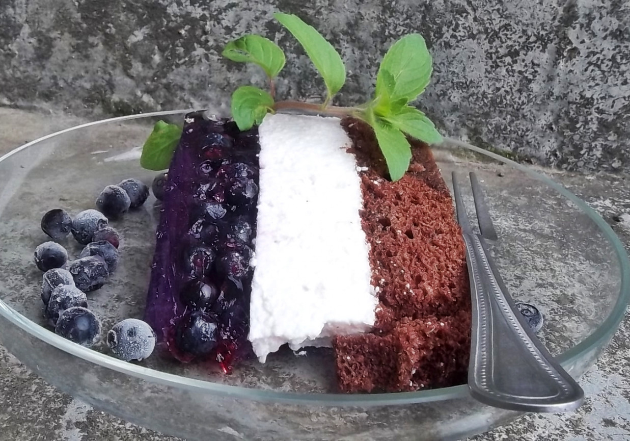 Sernik z jagodami foto