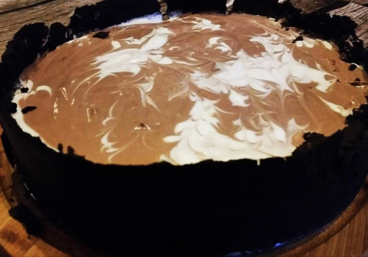 Sernik z kremem czekoladowo-orzechowym foto